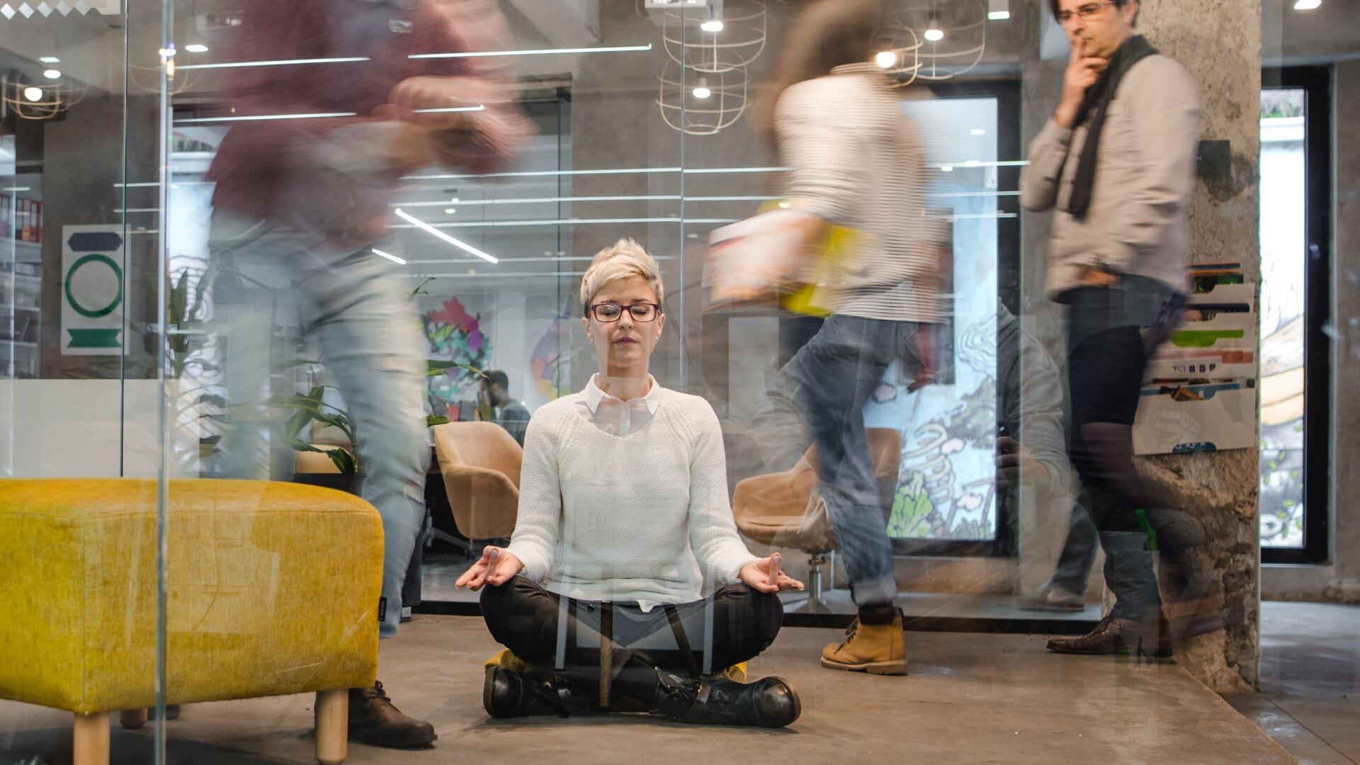 Työelämän murros haastaa hyvinvointia - karsimisen merkitys kasvaa elämän ylikuumentuessa